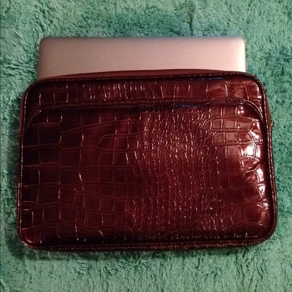 Fashionable Laptop Case w/ pocket